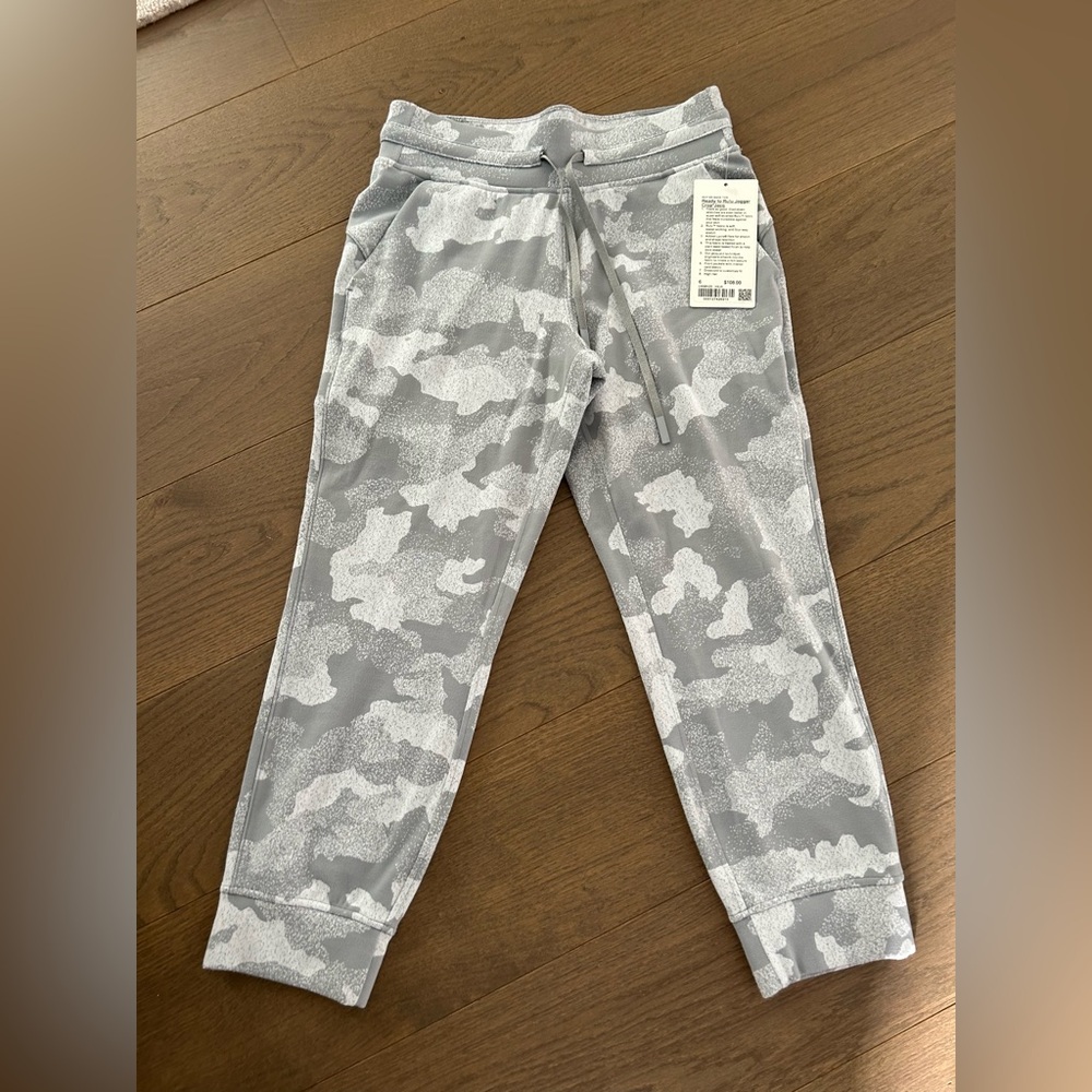 NWT Ready to Rulu crop joggers
